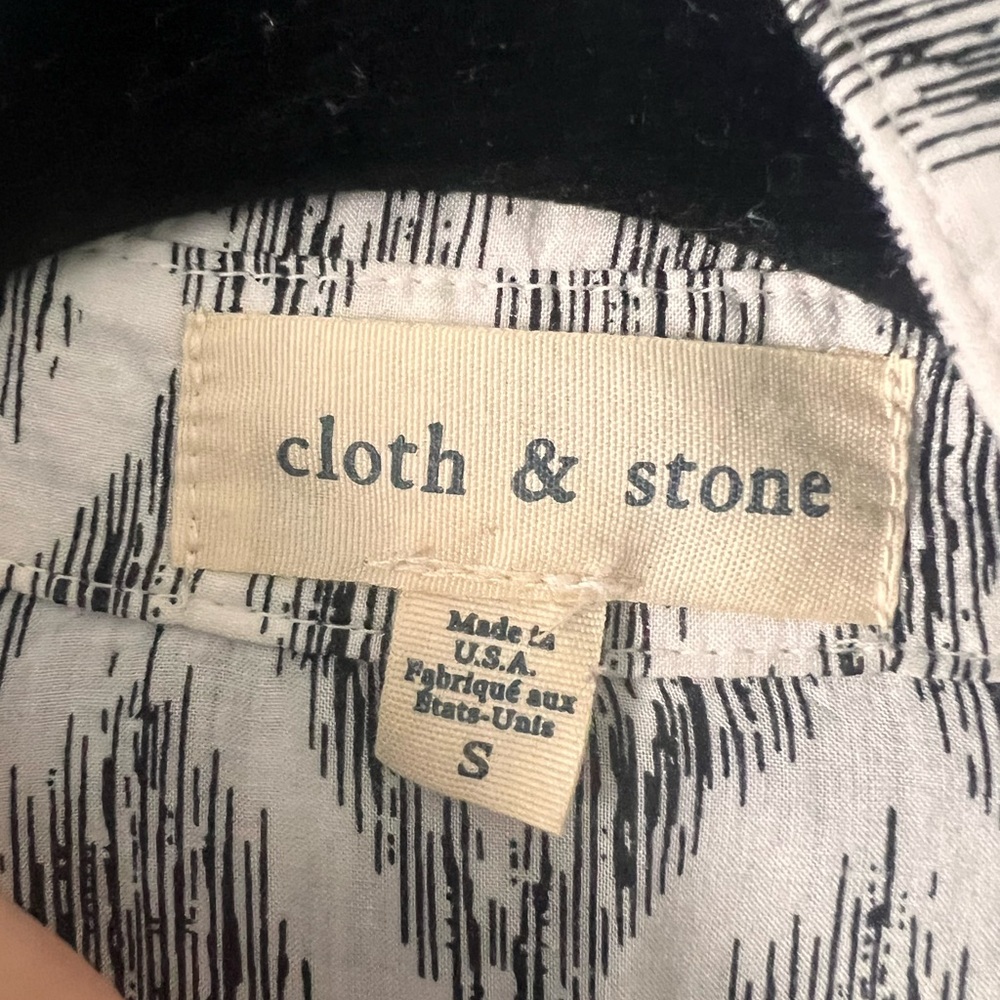 Gray And White Patterned Blouse - image 3